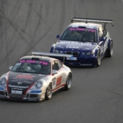 henk thuis wint autorace