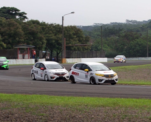 honda jazz racing met intrax schokdempers
